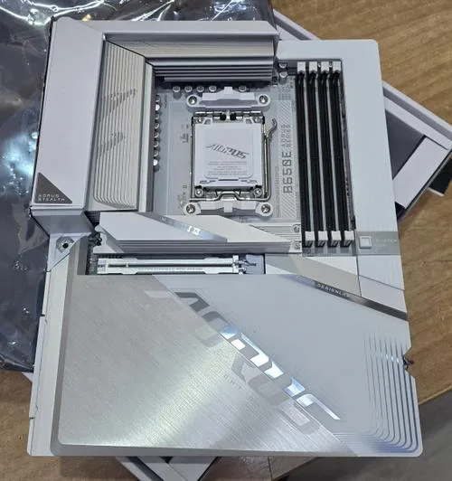GIGABYTE B650E AORUS STEALTH ICE — Recenzie completă și verdict asupra plăcii de bază AM5